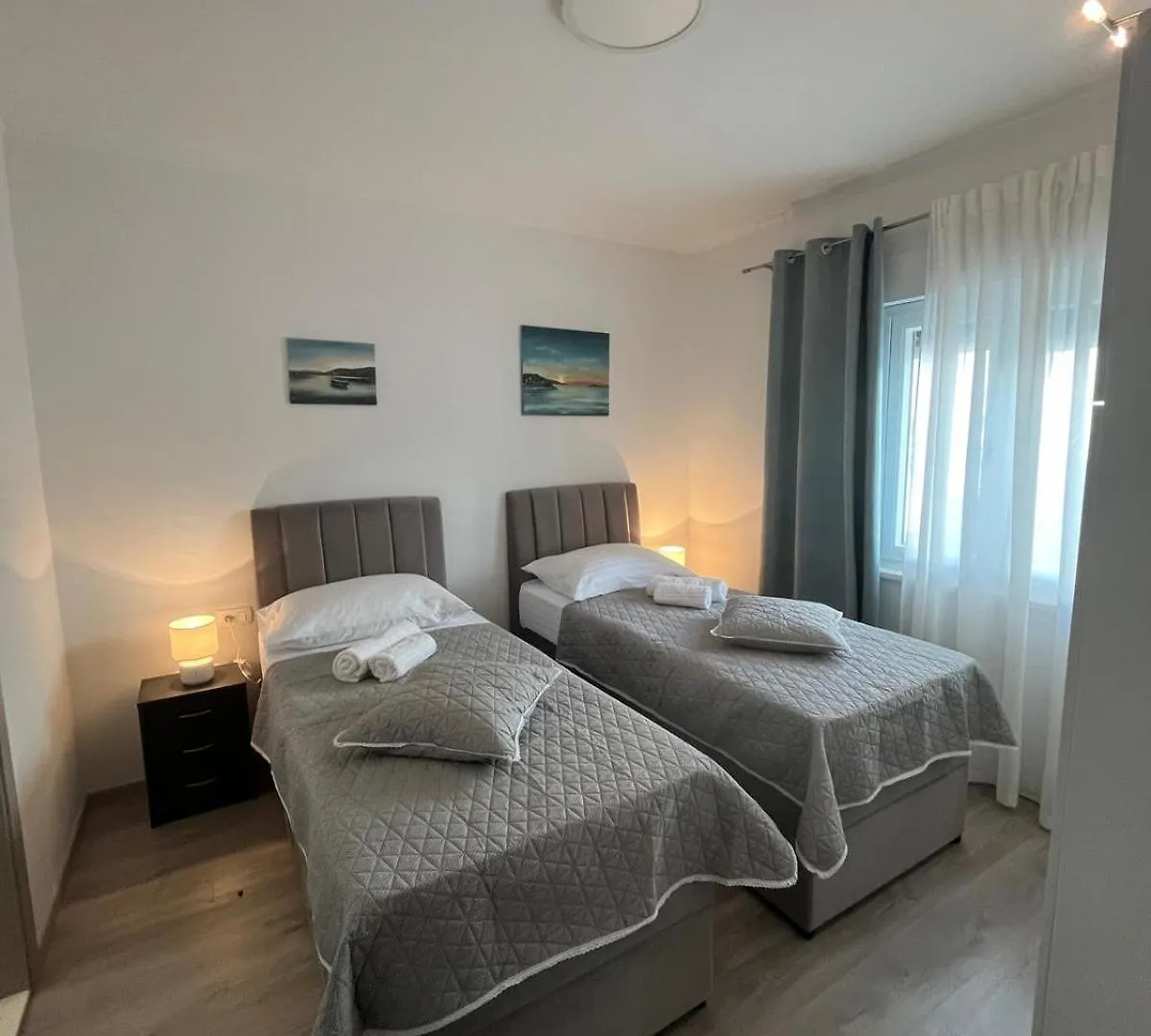Apartmani Ostro 트로기르